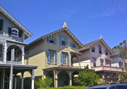 Take advantage of more than 30 antiquated bed-and-breakfasts in the Victorian district that ooze regality and charm and offer antique furnishings, gourmet breakfasts, afternoon tea and period features. (Jenna Intersimone Photography)